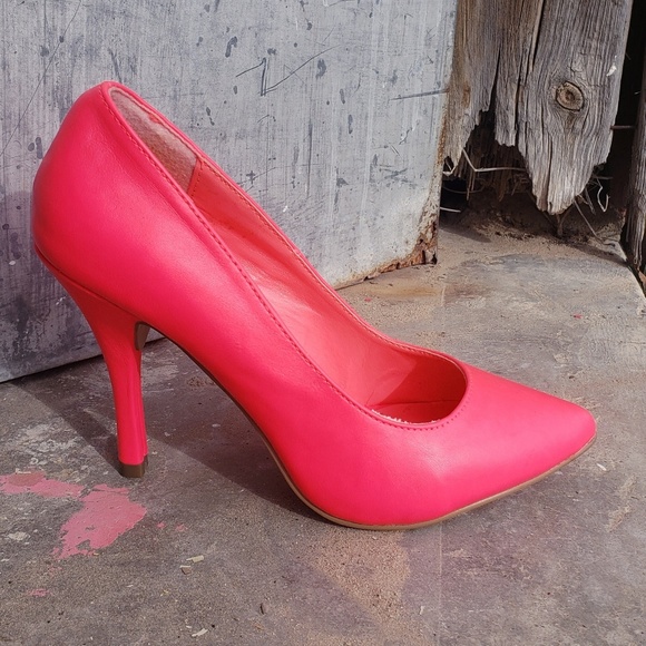neon pink pointed toe heels